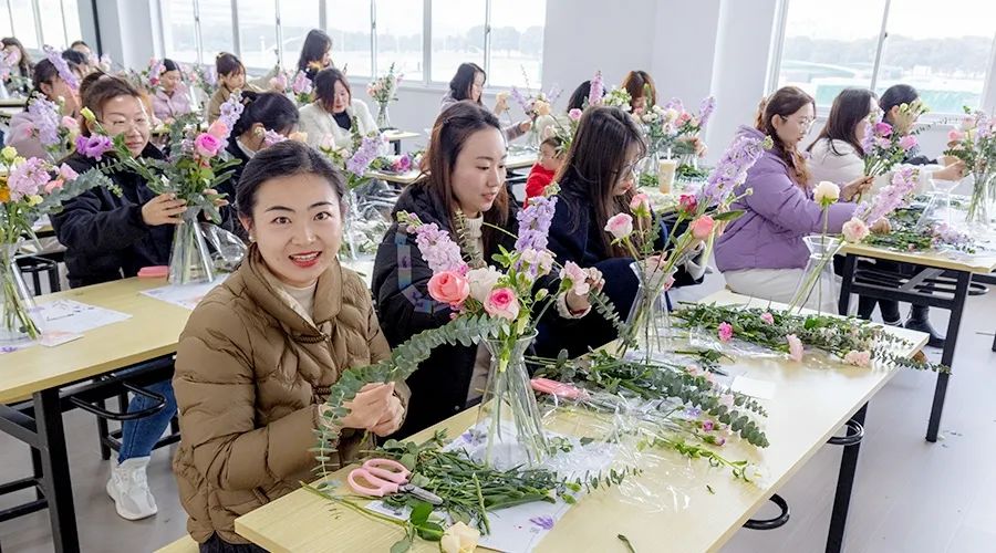 花开十里，美丽如你 | XPJ储能举办三八妇女节艺术DIY活动